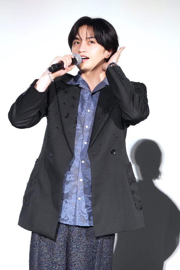 “360度全方位イケメン”人気俳優兼アイドルの神崎麗司を演じた中島健人