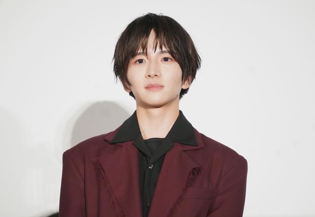 舞台あいさつに登壇した板垣李光人