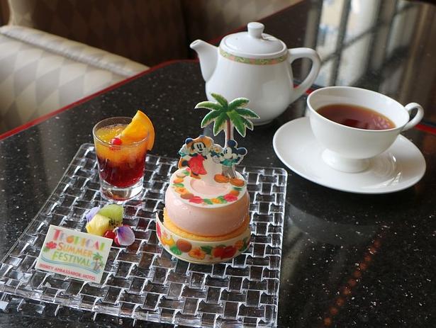 ディズニーアンバサダーホテル「ハイピリオン・ラウンジ」の「“トロピカルサマーフェスティバル”ケーキセット」