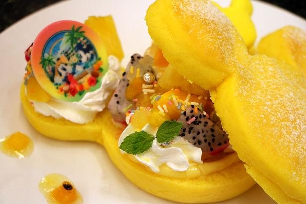 ビタミンカラーのバンズに旬のフルーツがたっぷり！