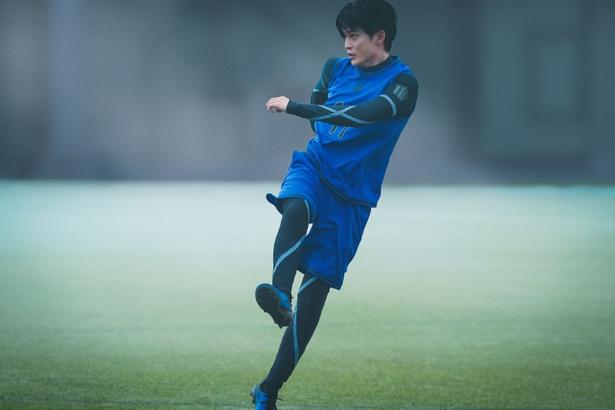 【写真を見る】高橋文哉演じるチームZ、潔世一