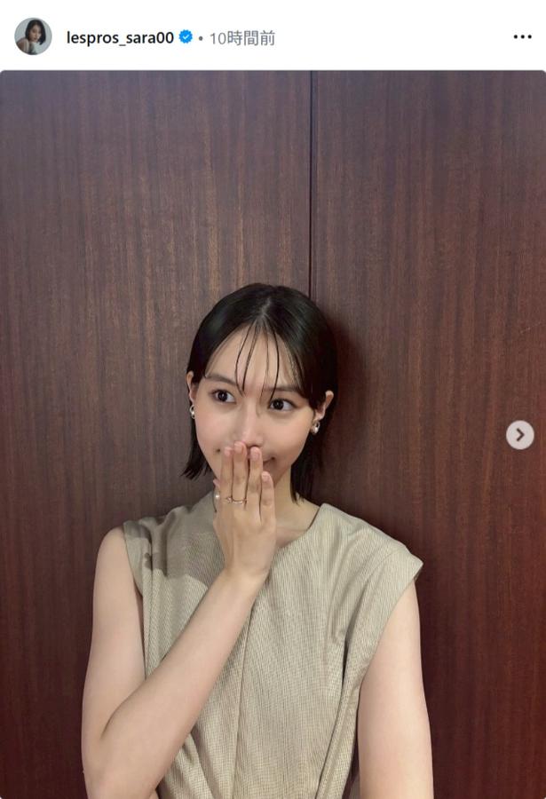 【写真】映画の大ヒット記念トークショーに登壇した南沙良、口元に手を添えるかわいらしいショット