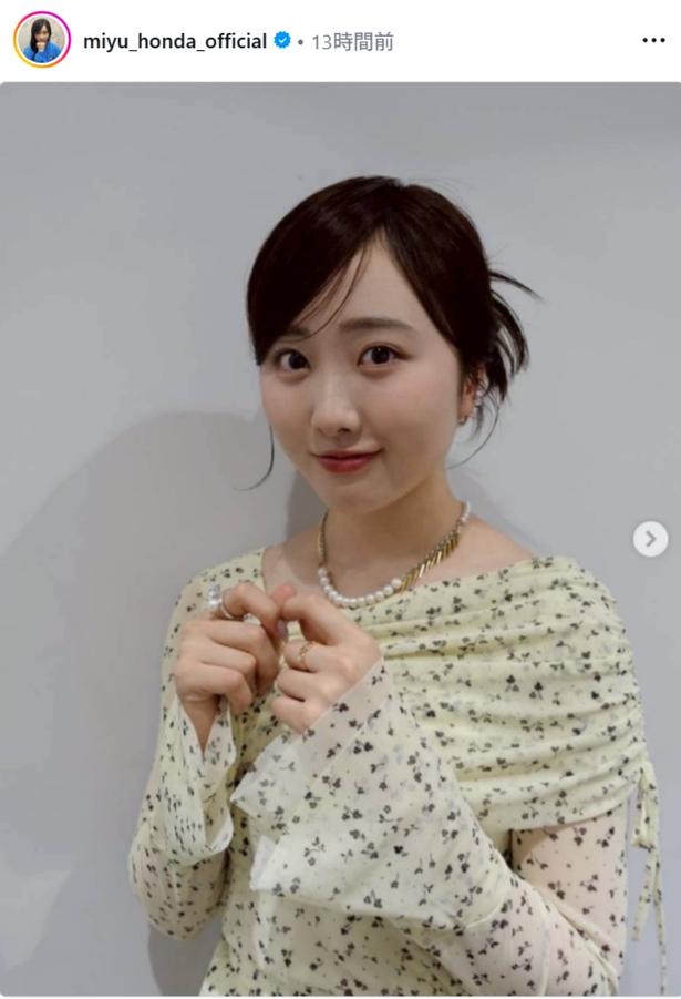 【写真】本田望結、小花柄のシースルーワンピ姿