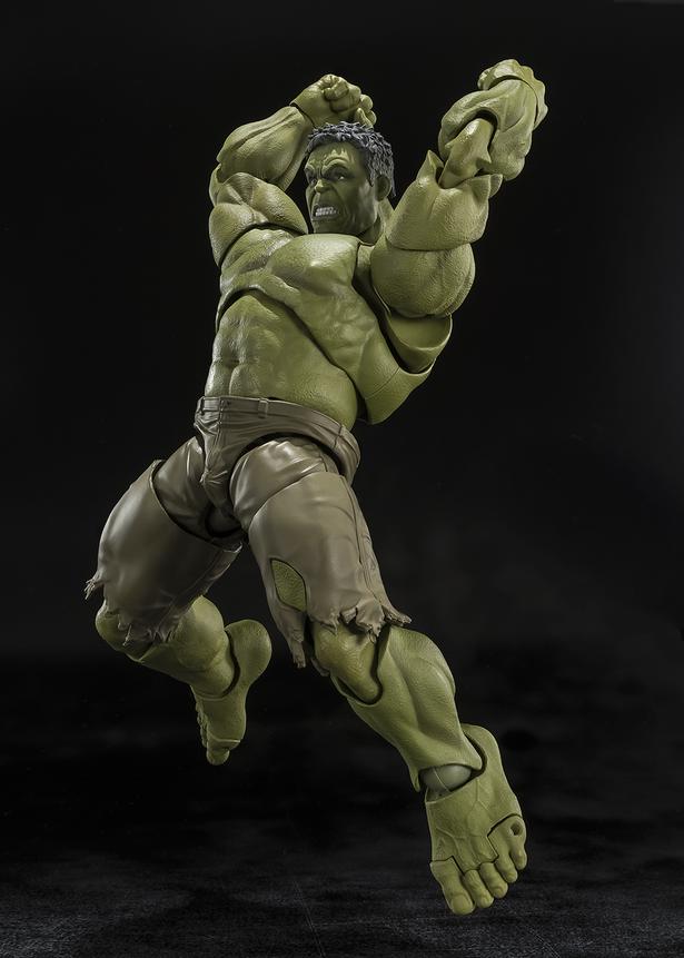 ムキムキのボディを生かしたポージングも自由自在だ(「S.H.Figuarts ハルク(スパイダーマン：ブランド・ニュー・デイ)」)