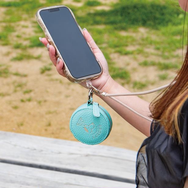 スマホストラップに付ければ、鍵やイヤホンの定位置に (C) 2026 Peanuts Worldwide LLC