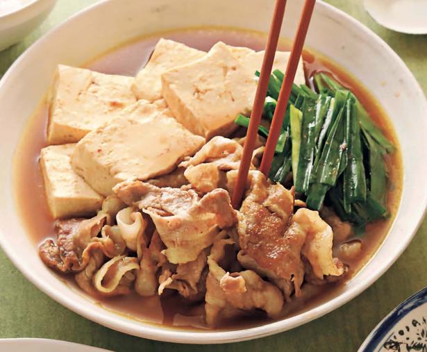 スパイシーなカレー粉でエスニック風味に「にらたっぷりカレー肉豆腐」 レシピ考案/池田美希　撮影/高杉純