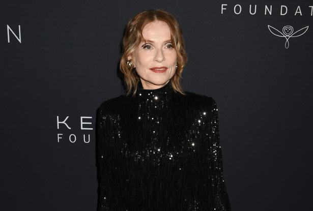 アルジェントと同様、キャリア50年以上を誇る大女優イザベル・ユペール
