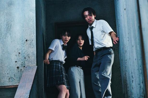 学校の階段という場所も、定番の怪異スポット(『だぁれかさんとアソぼ？』)