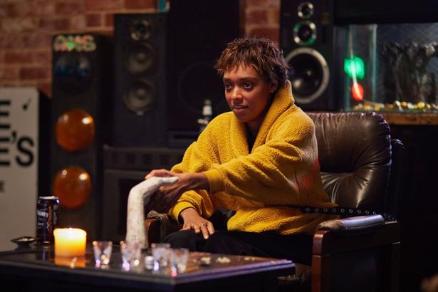 手を握るというユニークな『TALK TO ME トーク・トゥ・ミー』の降霊術