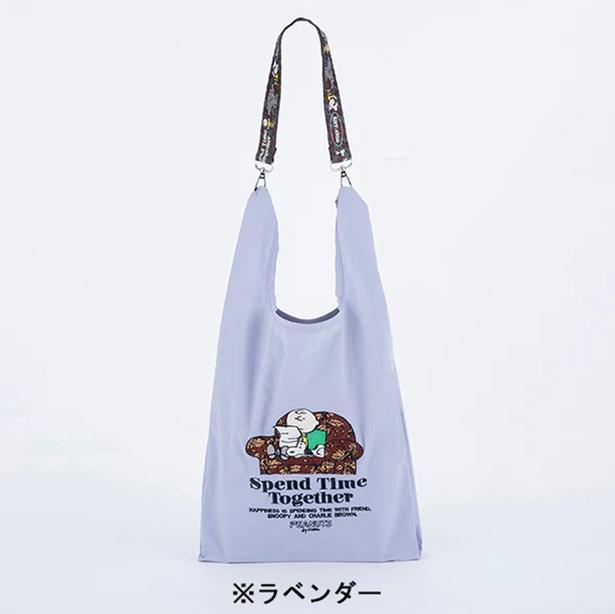 「ストラップ付ショッパーバッグ(ラベンダー/スヌーピー＆チャーリー・ブラウン)」(3850円)
