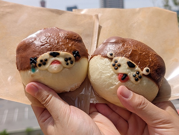 「手のりカワウソまん(チョコクリーム)」(各740円)