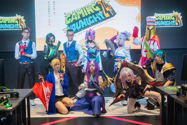 【写真を見る】試合の合間には、コスプレイヤーによるファッションショーも実施！