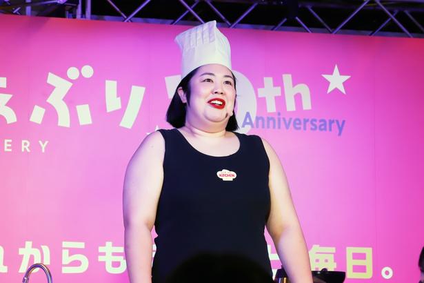  おなじみのタンクトップ姿で登場し、「はじめまして、タンクトップです」と自己紹介
