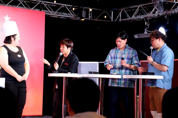 アイス大福を試食した3人はおいしさを絶賛