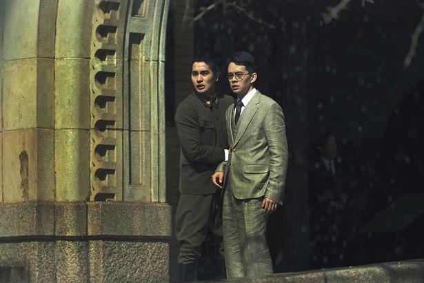 戦争を止めたい避戦派と、開戦へ突き進む軍上層部との駆け引きが展開