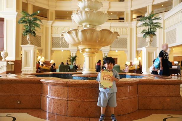 ヴィクトリア朝様式の豪華な雰囲気が漂う東京ディズニーランドホテル。涼しい館内でラリープログラムを楽しもう！