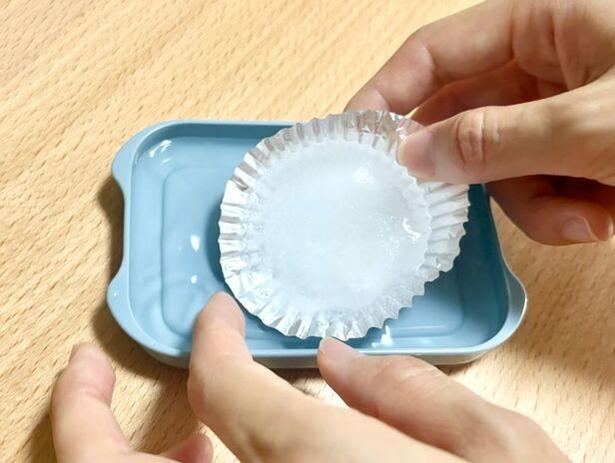 水に浸けるとスルッと取れる 撮影/こぽり