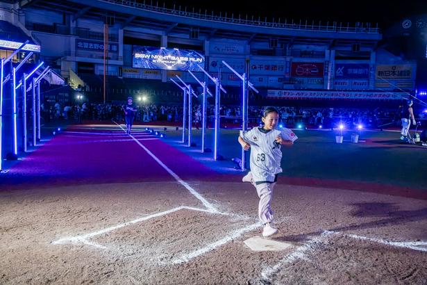 「NIGHT BASE RUN」で貴重なホームインを体験!