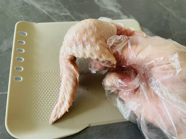 骨抜き手羽先の完成！（▶食べやすさはどう？） 撮影／かに