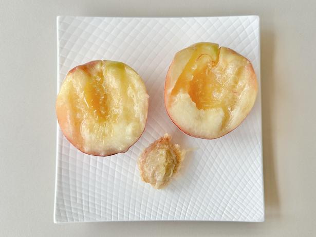 種に余分な果肉がついておらず、無駄なくきれいに取れました 撮影／ひとか