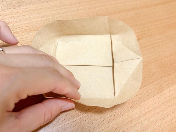 広げて形を整えたら…（▶完成形を見る） 撮影／こぽり