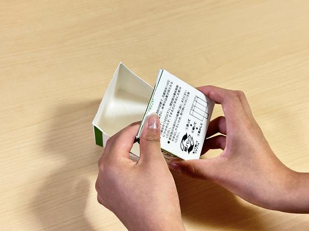 重ねたらセロテープで固定する。何枚も使ってずれないように留めよう