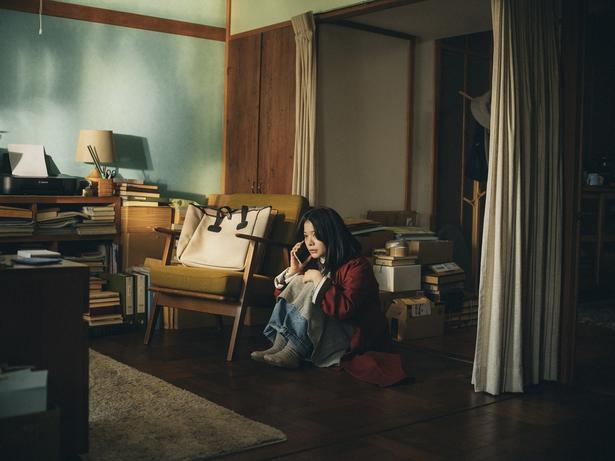 【写真を見る】16mmフィルムで撮影された美しい映像も見どころ