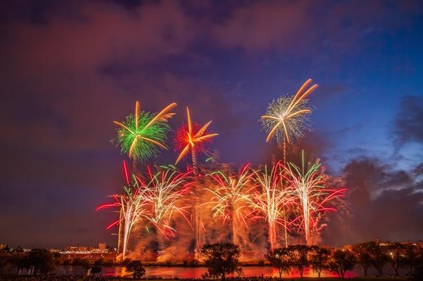 約70分間で約2万発!打ち上げ数、都内最大級の「葛飾納涼花火大会」
