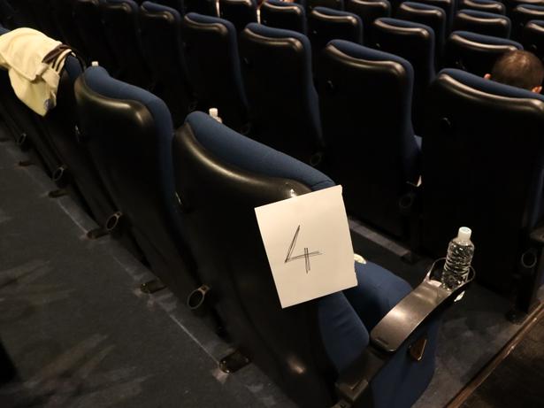 MOVIE WALKER PRESS編集部員は、エキストラのグループ4へ割り振られた