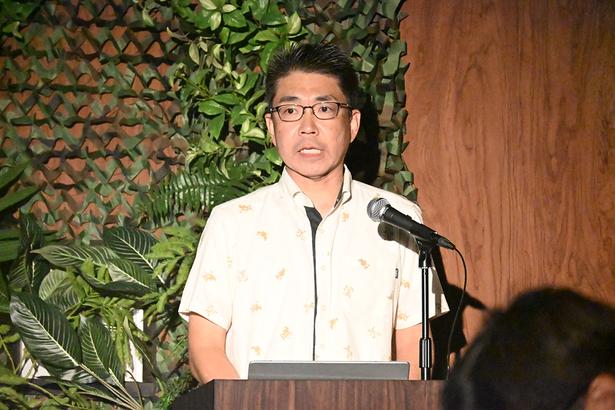 開業後1年間の経済効果を説明するりゅうぎん総合研究所の安仁屋宗哲・調査研究部長