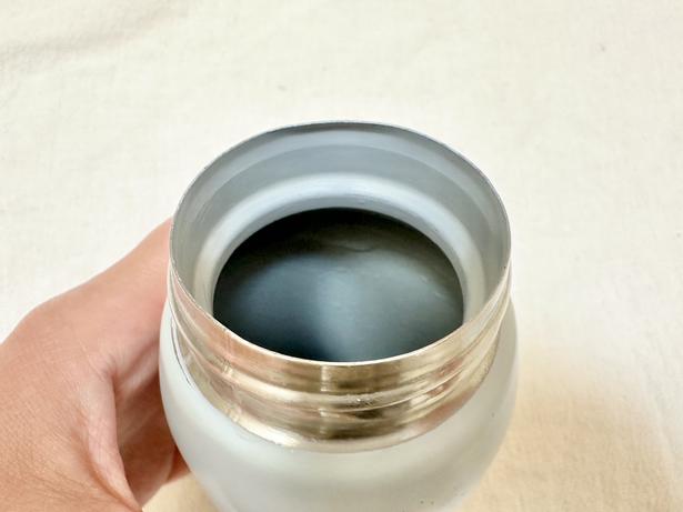 水筒のフチの茶渋もすっきり落ちました！（▶片付けを楽にするには？） 撮影／ひとか