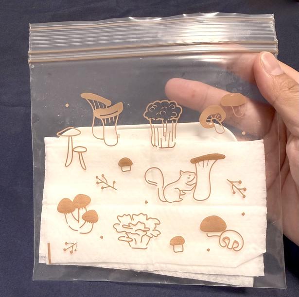 持って行きたい枚数のウェットティッシュを入れる(▶次へ) 撮影/ゆき