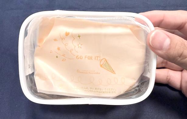チャック付きポーチにポケットティッシュを入れて完成!(▶次へ) 撮影/ゆき