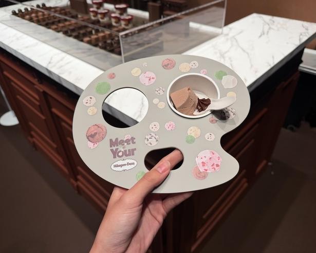 まずはガナッシュだけで楽しみ、その後ガナッシュアイスクリームと味わう