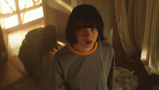 【写真を見る】『インビジブルハーフ』でミックスルーツを持つ主人公エレナを演じたのは映画監督、俳優、モデルとしてグローバルに活躍するシエラ璃砂