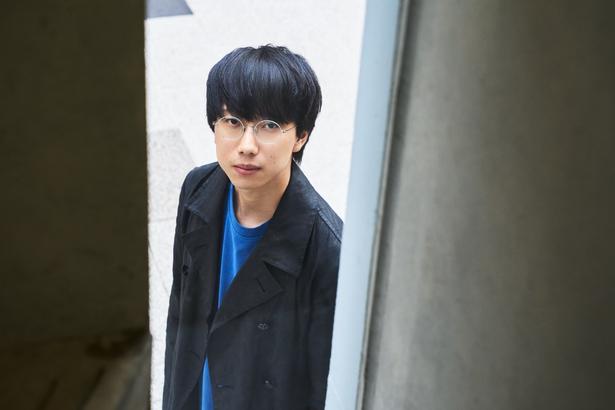 初の長編作品 『インビジブルハーフ』を手掛けた西山監督。高校卒業後にイギリスへ単独で渡航し映画制作を経験した