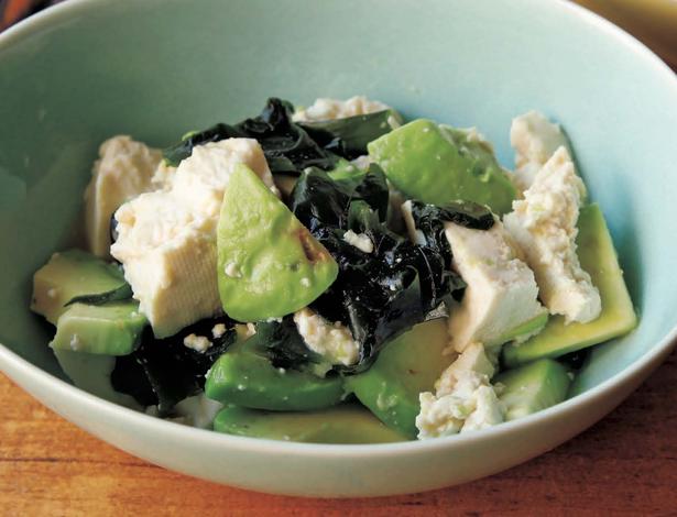 コクのあるアボカドで簡単白あえ風「アボカドの豆腐あえ」 レシピ考案/近藤幸子　撮影/澤木央子