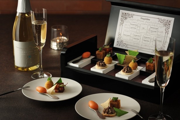 ピアノをモチーフにした器で味わう最初のひと品「ストゥツキーノ」