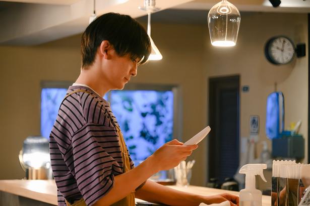 果たして直人(松山ケンイチ)は何を、どこまで知っているのか…