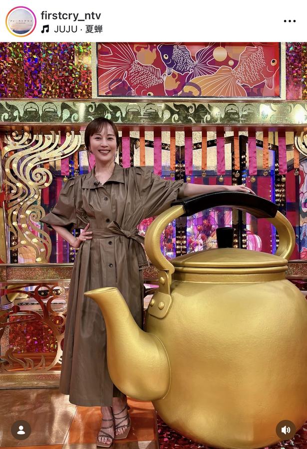 【写真】比嘉愛未、ワンピース姿で元気いっぱいの全身笑顔ショット