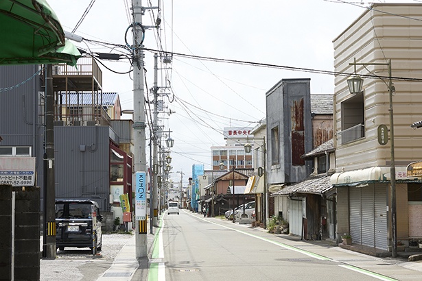 土佐山田町の目抜き通り・ゑびす商店街。レトロな雰囲気に惹かれて、新しいショップの出店が相次いでいる