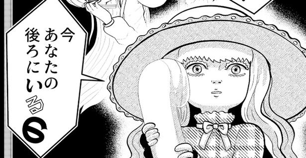 公衆電話で話すメリーさん 画像提供:藤やすふみさん