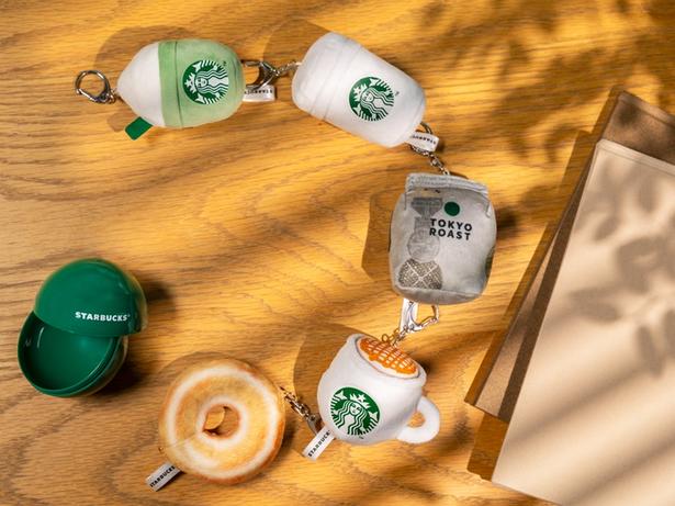 スタバ初のカプセルトイが登場！つなげて楽しむぬいぐるみチャームが