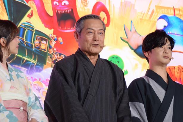 映画監督、マックス役の松平健