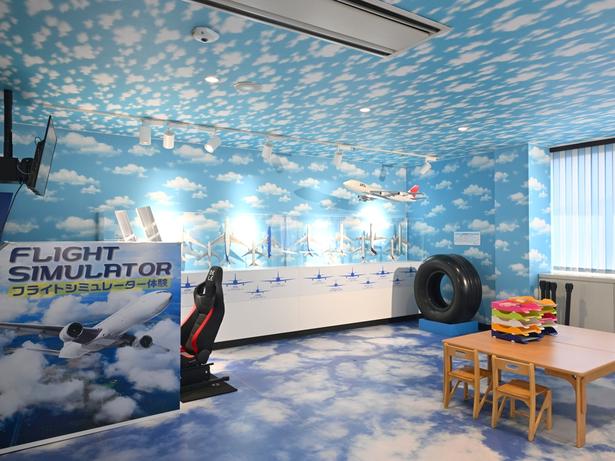 飛行機のモデルプレーンやボーイング767-300の主脚用タイヤも展示する