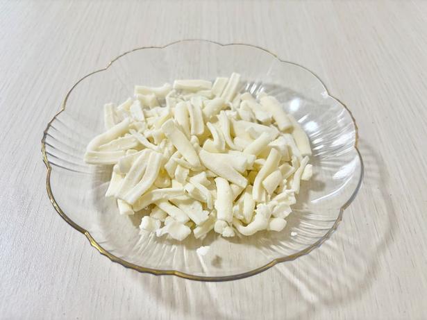 パラパラチーズの完成!(▶片栗粉なしと比べてみると…) 撮影/こぽり
