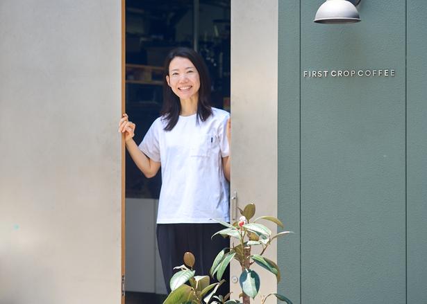 店主の山崎恵美さん。豆の生産者についての深い話が聞けるのも魅力
