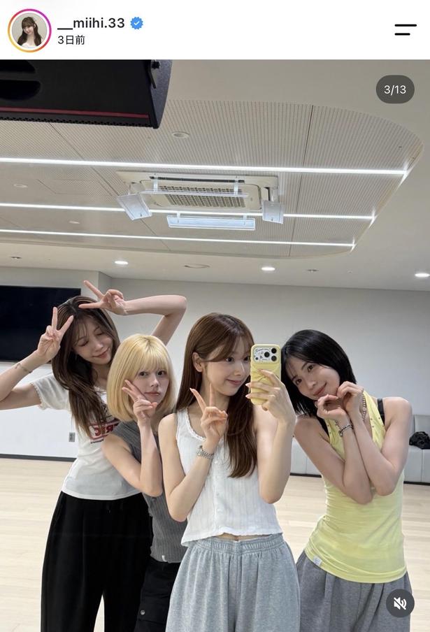 【写真】NiziU・MIIHI、MAYA＆RIKU＆MAYUKAと鏡越しの自撮りショットがキュート