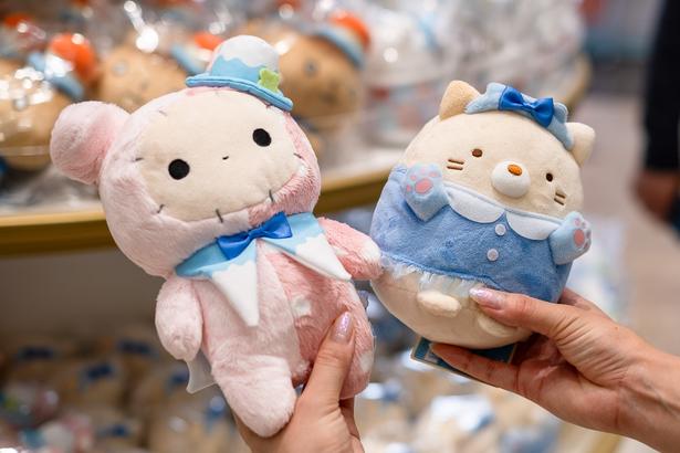 「ぶらさげぬいぐるみ(ねこ)」2640円(右)と、「ぬいぐるみ【シャッポ】」3300円(左)