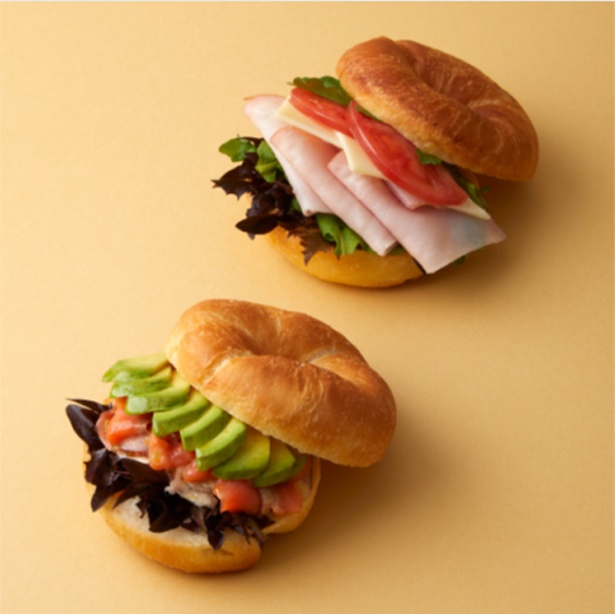 「背徳の溺れバター塩パン」をベースにしたグルメサンドも要チェック！「溺れバターの塩パンサンド」(各1080円)